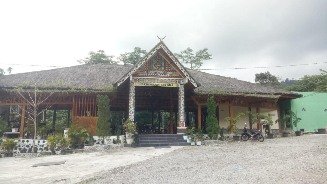Peken Tebu Resort Sembahe Sibolangit Buitenkant foto